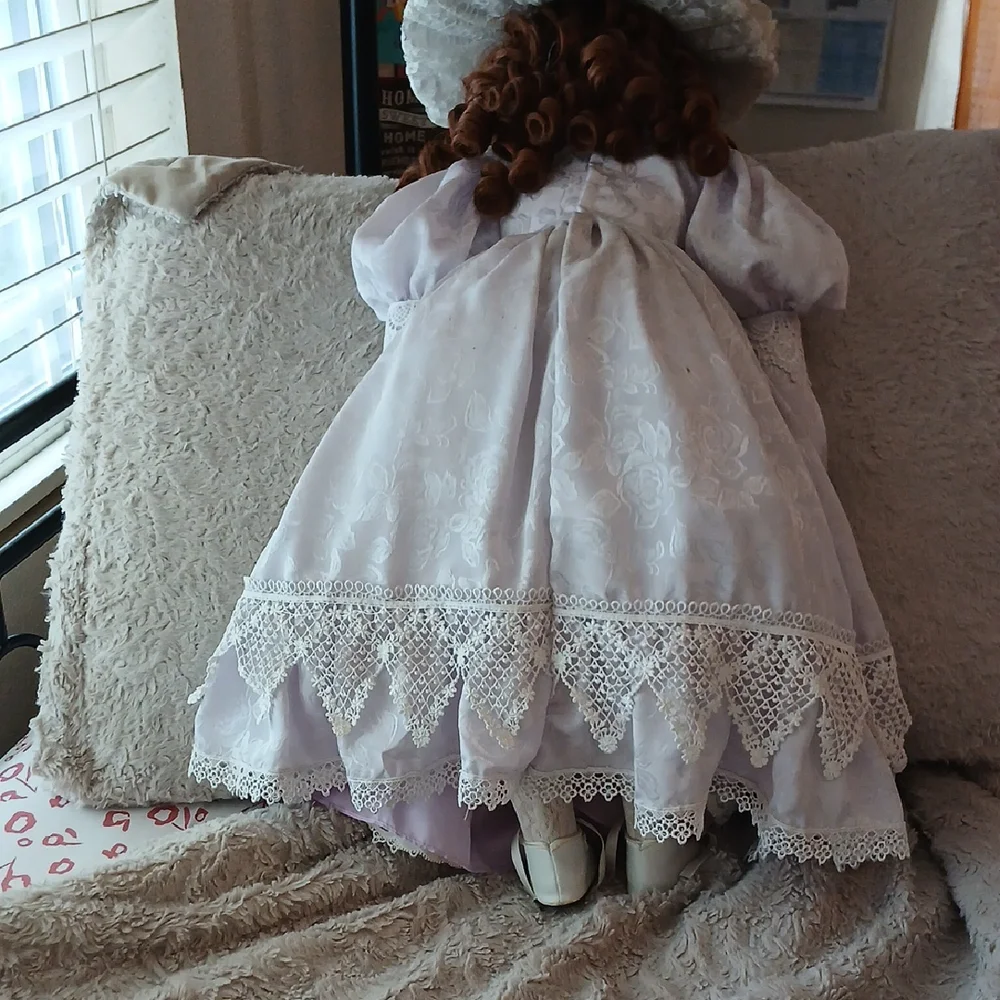 Elegant Victorian Doll with White Lace Dress - Picture 3 of 3